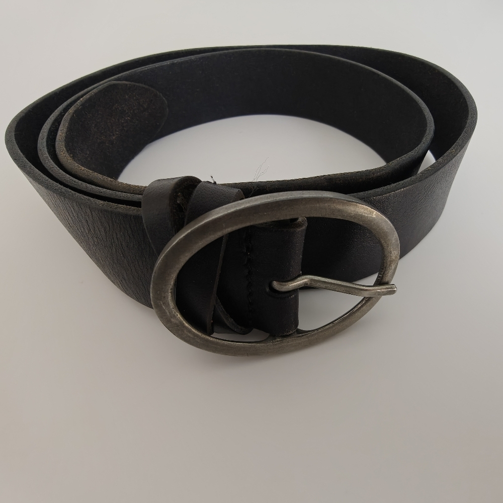 Lucky Brand leather belt silver-tone oval buckle Size L